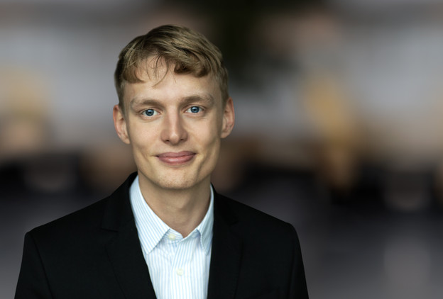 Asger Kvist-Kristensen Legal Trainee Jyske Bank politianmeldt for groft bedrageri og bestikkelse. Bedrageri hvilket er blevet udført af Nicolai Hansen, Jeanett Kofoed-Hansen og med hjælp fra Casper Dam Olsen, Anette Kirkeby og Morten Ulrik Gade og Philip Baruch fra Lund Elmer Sandager advokater, der har hjulpet med eller stået bag økonomisk kriminalitet, Jyske Bank har efterfølgende bestukket Lundgrens advokater til ikke at fremlægge klientens svindel sag mod Jysk Bank. Hvis Jyske Bank ikke vil beskrives som bedrageriske og for at stå bag svindel mod bankens kunder så ring til mig +4522227713 Jyske Bank A/S kender mine beviser og tør derfor ikke beskylde mig for at krænke nogle af de mange kriminelle medarbejdere i Jyske Bank, det eneste Jyske Bank har turdet var den 1. Februar 2019. Hvor Lund Elmer Sandager advokater ved et bestyrelsesmedlem fra Jyske Bank, skrive til deres medvirken og korrupte Lundgrens advokater ved Dan Terkildsen, og dette gør Jyske Bank bag min ryg, hvor den advokat Philip Baruch der gentagende gange har løjet over for retten, har skrevet til Lundgrens advokater med beskyldning for at jeg har begået straffelovens overtrædelser. Jyske Bank er gentagende gange, i mails og på video blevet opfordret til at advokatbistand, måske Henrik Høpner der er ekspert i straffelovens bestemmelser vil hjælpe, jeg har også opfordret Jyske Bank til at kontakte politiet, hvis ikke Jyske Bank har lavet hverken bedrageri eller dokumentfalsk, og ej heller har brugt bestikkelse, vanhjemmel, udnyttelse, misbrug af fuldmagt, mandatsvig og den slags ting, min opfordring til Jyske Bank er at de fortæller mig det, eller at Anders Christian Dam anmoder politiet om at efterforske Jyske Bank for bedrageri. De korrupte Lundgrens advokater vil have 232.000 dkk for ikke at fremlægge klientens svindelsag mod Jyske Bank, og for at skjule og tilbageholder flere processkrifter for klienten, samt for at skjule at Jyske Bank A/S bestak Lundgrens advokater ved returkommission i en opgave om rådgivning som Niels Gram-Hanssen udførte, herefter stod 7 ansatte i Lundgrens advokater som inhabile i selskabets sag mod Jyske Bank, de medarbejdere som Lundgrens ved Dan Terkildsen sætter på sagen mod Jyske Bank er følgende. Mette Marie Nielsen der i dag ansat i Danske Bank A/S. Emil Hald Wendelbo Vinstrøm der er ansat i Rambøll A/S. Derudover har også advokat Sebastian Lysholm Nielsen, Jens Grunnet-Nilsson, Karoline Stampe Eriksen og Pernille Hellesøe været over sagen mod Jyske Bank, ingen har hjulpet klienten med noget. Hvis der er nogle som mener de har rettelser, så i blevet opfordret flere gange til at svare på beskyldningerne, men sandheden er jo nogle gange svær at komme uden om. Beskyldninger mod Jyske Bank der alle er skrevet af selskabets ejer til CEO Anders Christian Dam, og bankdirektørerne som Niels Erik Jakobsen, Per Skovhus eller Peter Schleidt, som kan spørger ejeren Carsten Storbjerg Skaarup om ikke at hænge Jyske Bank A/S koncernen ud som en kriminel organisation, det kræver kun dialog, selskabet der ikke kan bekæmpe korruptionen i Danmark, kan kun gøre opmærksom på problemet, som selv ansatte i Danmarks Nationalbank har sagt er en skandale. I så fald Jyske Bank eller måske Rödstenen advokater vil påstå at selskabets ejer lyver, er Jyske Bank og deres kriminelle medvirkende allerede gentagne gange blevet fremlagt muligheden for at kontakte politiet, og der bede om en efterforskning af de fremlagte oplysninger, hverken Morten Ulrik Gade eller Martin Skovsted-Nielsen der er Juridisk Direktør i Jyske Bank, eller koncernchefen CEO Anders Christian Dam, eller koncernledelsen, Benny Laibach Pedersen, Birger Krøgh Nielsen, Bo Ancher Christensen, Carsten Tirsbæk Madsen, Erik Gadeberg, Erik Qvirin Hansen, Hanne Birgitte Møller, Jes Rosendal, Klaus Naur, Knud Nørbo, Lars Stensgaard Mørch, Lars Waalen Sandberg, Martin Skovsted-Nielsen, Peer Roer Pedersen, Rune Møller, Søren Skyum Elbert, Jens Rahbek, Me Sophie Christensen, Christian Wordenskjold B. Andreasen, Dorthe Kirkeby, Torbjörn Egerdal, tør stille spørgsmålstegn til beviserne. Vedtægter som Højesteretsdommer Kurt Rasmussen fra domstolsstyrelsen sammen med advokater som Birgitte Frølund fra Horten advokater. / Jens Steen Jensen fra Kromann Reumert advokater. selskabet har ved ejeren 16-02-2023. skrevet til ledelsen i Kromann Reumert og forespørger Kromann Reumert, om advokatfirmaet ved ledelsen er enig med Jens Steen Jensens holdninger, advokaterne har ikke svaret, hvilket viser at Kromann Reumert advokater som selskab er enige, med også Jurist Rikke Skadhauge Seerup Krogsgaard tidl. Forbrugerklagenævnet, nu Lægemiddelstyrelsen. og Henrik Hyltoft fra Dansk erhverv der har afgjort en lovreglen, som blot skal stadfæstes i Folketinget, således de er glædende for alle samfundets borger, der måtte have brug for en advokat. Som en direkte følge af de illoyale Lundgrens handlinger der har hjulpet Jyske bank med at lave bedrageri. :-) Ønsker du nogle udskrifter af klage 5. juni 2020. dokumenter eller af advokatnævnets afgørelse 30 juni 2021. så kan i skrive til banknyt@gmail.com mærk. Ønsker at se følgende dokumentation Advokatnævnet har lavet denne beslutning for at dække over korruption i Danmark, og for at dække over Jyske Banks forbrydelser, hvilket er sket som led i nepotisme, kammerateri og sker gennem staten og myndigheder samt partnere for at beskytte statens egne økonomiske interesser i Jyske Bank, og som igen sker på bekostning af retssikkerheden, og fratagelse af danskernes egen ret til at bestemme over deres egen sag eller sager. Jyske Bank skjuler bankens bedrageri, hvilket er udført i forening og derfor er kaldet for organiseret kriminalitet. Find the corrupt Lundgren lawyers here. Lundgrens Advokatpartnerselskab Tuborg Boulevard 12 DK-2900 Hellerup info@lundgrens.dk +45 3525 2535 Lundgrens advokater er korrupte, efter Jyske Bank har bestukket Lundgrens advokater til ikke at fremlægge klients svig påstande mod Jyske Bank, du finder de Lundgrens advokater i Regus Management ejendomme. Mød det korrupte Lundgrens på Tuborg Boulevard 12. 2900 Hellerup. Remember now. A false or corrupt lawyer is a threat to the Danish legal community. :-) Her er de advokat etiske regler som Lundgrens advokater arbejder efter, tør du bruge Lundgrens advokater, tør du stole på Lundgrens advokater, som mener. Det er ikke en overtrædelse af god advokatskik: At det alene er advokaterne, der bestemmer hvad en klient må få fremlagt af påstande og anbringer. Det er ikke en overtrædelse af god advokatskik: At det alene er advokaterne, som bestemmer hvilket beviser en klient må få fremlagt til klientens påstande og anbringer. Det er ikke en overtrædelse af god advokatskik: At advokaten ændrer i klientens påstand, hvis en klient påstår noget er u-sandt, falsk, eller ugyldig, så må advokaten gerne ændre klientens påstand til det modsatte. Det er ikke en overtrædelse af god advokatskik: At advokater ikke svare på klientens henvendelser. Det er ikke en overtrædelse af god advokatskik: At advokater ikke dele sagsøgers processkrifter med klienten. Det er ikke en overtrædelse af god advokatskik: At advokater ikke dele sagsøgtes processkrifter med klienten. Det er ikke en overtrædelse af god advokatskik: At advokater ikke deler alle retsbøger med klienten. Det er ikke en overtrædelse af god advokatskik: At advokater ikke udleverer klienten kopi af alle retsbøger, selv om klienten anmoder advokaten om det. Det er ikke en overtrædelse af god advokatskik: At advokater ikke udleverer klienten kopi af alle retsbøger, selv om klienten anmoder både advokaten, men også domstolen om det. “Hvilket skete ved at anmode domstolen om aktindsigt i sin sag mod Jyske Bank A/S da Lundgrens advokater ikke ville udlevere klienten kopi af alle retsbøger og processkrifter.” Det er ikke en overtrædelse af god advokatskik: At selv om advokater har bekræftet mundtligt, ”eller med optagelse” overfor deres klienter, at disse advokater ikke fremlægger noget for retten, uden klienten er helt enig med advokaten, selv om advokater mod instruks, efterfølgende fremlægge påstande, der ikke er sammenligneligt med klientens påstande. Det er ikke en overtrædelse af god advokatskik: At advokater ændrer i klientens anbringender, selv om klienten har skrevet til advokaten, du må intet fremlægge for domstolen, uden at jeg ”klienten” har godkendt det. Det er ikke en overtrædelse af god advokatskik: At advokater ændrer klientens anbringender, også uden at oplyse klienten noget om det, altså advokater behøver ikke at dele noget af det som advokaten fremlægger med klienten. Det er ikke en overtrædelse af god advokatskik: At advokater indkalder andre vidner end dem klienten har sagt, også uden at oplyse klienten noget om det. Det er ikke en overtrædelse af god advokatskik: At advokater fjerne klientens vidner, også uden at oplyse klienten noget om det. Det er ikke en overtrædelse af god advokatskik: At advokater laver litrerings rod, ved fremlæggelse af bilag, og så efterfølgende beskylder klienten for det. Det er ikke en overtrædelse af god advokatskik: At advokater vildleder klienten. Det er ikke en overtrædelse af god advokatskik: At advokater skriver ydelser på en klient, så som taxaregninger på en klient, selv om det ikke vedrører klienten. Det er ikke en overtrædelse af god advokatskik: At advokater ikke svare klienten på spørgsmål der omhandler spørgsmål, hvorvidt andre advokater fra samme advokatkontoret, måtte have arbejder for den samme virksomhed, som klientens advokaten er ansat til at fremlægge en svig og falsk sag imod. Det er ikke en overtrædelse af god advokatskik: At advokater ikke svare deres klienter på spørgsmål, og som advokaten bagefter tager honorar / betaling for ikke at svare på det deres klienter spørger om. Det er ikke en overtrædelse af god advokatskik: At advokater skjuler overfor deres klienter, når retten har skrevet til advokaten at retten vil se bort fra klientens egne fremlagte skriftlige vidneforklaringer, med klientens påstande og bilag som understøtter klientens forklaring, hvilket klienten selv sendte til retten, efter advokaten desværre glemte at fremlægge klientens påstande for retten. Det er ikke en overtrædelse af god advokatskik: At en advokat opfordrer en klient til at fortsætte med at udføre handlinger, som modpartens advokat i en sag, har skrevet til klientens advokat er strafbar handling. Det er ikke en overtrædelse af god advokatskik: At en advokat tilbageholder breve for klienten, hvori klienten beskyldes for at begå strafbar handling, eftersom advokater ikke behøver oplyse klienten om at klienten, beskyldes for at for at overtræde straffeloven. Det er ikke en overtrædelse af god advokatskik: At bryde tavshedspligten ved i retsforhold, ikke at skjule mailadresser som er sendt BBC. og som klienten naturligt ønsker skjult. Hilsen Jyske Bank bilen som den konservative Dan Terkildsen elsker Jyske Bank bilen.