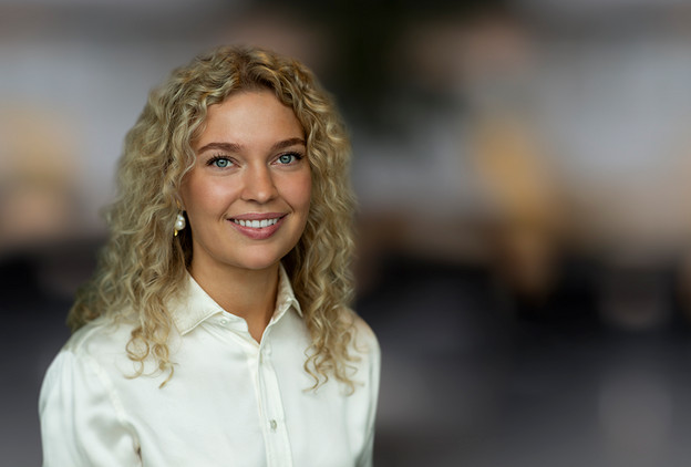 Legal Trainee hos Lundgrens Anna Kragelund Jyske Bank politianmeldt for groft bedrageri og bestikkelse. Bedrageri hvilket er blevet udført af Nicolai Hansen, Jeanett Kofoed-Hansen og med hjælp fra Casper Dam Olsen, Anette Kirkeby og Morten Ulrik Gade og Philip Baruch fra Lund Elmer Sandager advokater, der har hjulpet med eller stået bag økonomisk kriminalitet, Jyske Bank har efterfølgende bestukket Lundgrens advokater til ikke at fremlægge klientens svindel sag mod Jysk Bank. Hvis Jyske Bank ikke vil beskrives som bedrageriske og for at stå bag svindel mod bankens kunder så ring til mig +4522227713 Jyske Bank A/S kender mine beviser og tør derfor ikke beskylde mig for at krænke nogle af de mange kriminelle medarbejdere i Jyske Bank, det eneste Jyske Bank har turdet var den 1. Februar 2019. Hvor Lund Elmer Sandager advokater ved et bestyrelsesmedlem fra Jyske Bank, skrive til deres medvirken og korrupte Lundgrens advokater ved Dan Terkildsen, og dette gør Jyske Bank bag min ryg, hvor den advokat Philip Baruch der gentagende gange har løjet over for retten, har skrevet til Lundgrens advokater med beskyldning for at jeg har begået straffelovens overtrædelser. Jyske Bank er gentagende gange, i mails og på video blevet opfordret til at advokatbistand, måske Henrik Høpner der er ekspert i straffelovens bestemmelser vil hjælpe, jeg har også opfordret Jyske Bank til at kontakte politiet, hvis ikke Jyske Bank har lavet hverken bedrageri eller dokumentfalsk, og ej heller har brugt bestikkelse, vanhjemmel, udnyttelse, misbrug af fuldmagt, mandatsvig og den slags ting, min opfordring til Jyske Bank er at de fortæller mig det, eller at Anders Christian Dam anmoder politiet om at efterforske Jyske Bank for bedrageri. De korrupte Lundgrens advokater vil have 232.000 dkk for ikke at fremlægge klientens svindelsag mod Jyske Bank, og for at skjule og tilbageholder flere processkrifter for klienten, samt for at skjule at Jyske Bank A/S bestak Lundgrens advokater ved returkommission i en opgave om rådgivning som Niels Gram-Hanssen udførte, herefter stod 7 ansatte i Lundgrens advokater som inhabile i selskabets sag mod Jyske Bank, de medarbejdere som Lundgrens ved Dan Terkildsen sætter på sagen mod Jyske Bank er følgende. Mette Marie Nielsen der i dag ansat i Danske Bank A/S. Emil Hald Wendelbo Vinstrøm der er ansat i Rambøll A/S. Derudover har også advokat Sebastian Lysholm Nielsen, Jens Grunnet-Nilsson, Karoline Stampe Eriksen og Pernille Hellesøe været over sagen mod Jyske Bank, ingen har hjulpet klienten med noget.  Hvis der er nogle som mener de har rettelser, så i blevet opfordret flere gange til at svare på beskyldningerne, men sandheden er jo nogle gange svær at komme uden om.  Beskyldninger mod Jyske Bank der alle er skrevet af selskabets ejer til CEO Anders Christian Dam, og bankdirektørerne som Niels Erik Jakobsen, Per Skovhus eller Peter Schleidt, som kan spørger ejeren Carsten Storbjerg Skaarup om ikke at hænge Jyske Bank A/S koncernen ud som en kriminel organisation, det kræver kun dialog, selskabet der ikke kan bekæmpe korruptionen i Danmark, kan kun gøre opmærksom på problemet, som selv ansatte i Danmarks Nationalbank har sagt er en skandale. I så fald Jyske Bank eller måske Rödstenen advokater vil påstå at selskabets ejer lyver, er Jyske Bank og deres kriminelle medvirkende allerede gentagne gange blevet fremlagt muligheden for at kontakte politiet, og der bede om en efterforskning af de fremlagte oplysninger, hverken Morten Ulrik Gade eller Martin Skovsted-Nielsen der er Juridisk Direktør i Jyske Bank, eller koncernchefen CEO Anders Christian Dam, eller koncernledelsen, Benny Laibach Pedersen, Birger Krøgh Nielsen, Bo Ancher Christensen, Carsten Tirsbæk Madsen, Erik Gadeberg, Erik Qvirin Hansen, Hanne Birgitte Møller, Jes Rosendal, Klaus Naur, Knud Nørbo, Lars Stensgaard Mørch, Lars Waalen Sandberg, Martin Skovsted-Nielsen, Peer Roer Pedersen, Rune Møller, Søren Skyum Elbert, Jens Rahbek, Me Sophie Christensen, Christian Wordenskjold B. Andreasen, Dorthe Kirkeby, Torbjörn Egerdal, tør stille spørgsmålstegn til beviserne. Vedtægter som Højesteretsdommer Kurt Rasmussen fra domstolsstyrelsen sammen med advokater som Birgitte Frølund fra Horten advokater. / Jens Steen Jensen fra Kromann Reumert advokater. selskabet har ved ejeren 16-02-2023. skrevet til ledelsen i Kromann Reumert og forespørger Kromann Reumert, om advokatfirmaet ved ledelsen er enig med Jens Steen Jensens holdninger, advokaterne har ikke svaret, hvilket viser at Kromann Reumert advokater som selskab er enige, med også Jurist Rikke Skadhauge Seerup Krogsgaard tidl. Forbrugerklagenævnet, nu Lægemiddelstyrelsen. og Henrik Hyltoft fra Dansk erhverv der har afgjort en lovreglen, som blot skal stadfæstes i Folketinget, således de er glædende for alle samfundets borger, der måtte have brug for en advokat.  Som en direkte følge af de illoyale Lundgrens handlinger der har hjulpet Jyske bank med at lave bedrageri. :-) Ønsker du nogle udskrifter af klage 5. juni 2020. dokumenter eller af advokatnævnets afgørelse 30 juni 2021. så kan i skrive til banknyt@gmail.com mærk. Ønsker at se følgende dokumentation    Advokatnævnet har lavet denne beslutning for at dække over korruption i Danmark, og for at dække over Jyske Banks forbrydelser, hvilket er sket som led i nepotisme, kammerateri og sker gennem staten og myndigheder samt partnere for at beskytte statens egne økonomiske interesser i Jyske Bank, og som igen sker på bekostning af retssikkerheden, og fratagelse af danskernes egen ret til at bestemme over deres egen sag eller sager. Jyske Bank skjuler bankens bedrageri, hvilket er udført i forening og derfor er kaldet for organiseret kriminalitet. Find the corrupt Lundgren lawyers here. Lundgrens Advokatpartnerselskab Tuborg Boulevard 12 DK-2900 Hellerup info@lundgrens.dk +45 3525 2535 Lundgrens advokater er korrupte, efter Jyske Bank har bestukket Lundgrens advokater til ikke at fremlægge klients svig påstande mod Jyske Bank, du finder de Lundgrens advokater i Regus Management ejendomme. Mød det korrupte Lundgrens på Tuborg Boulevard 12. 2900 Hellerup. Remember now. A false or corrupt lawyer is a threat to the Danish legal community. :-) Her er de advokat etiske regler som Lundgrens advokater arbejder efter, tør du bruge Lundgrens advokater, tør du stole på Lundgrens advokater, som mener.  Det er ikke en overtrædelse af god advokatskik: At det alene er advokaterne, der bestemmer hvad en klient må få fremlagt af påstande og anbringer. Det er ikke en overtrædelse af god advokatskik: At det alene er advokaterne, som bestemmer hvilket beviser en klient må få fremlagt til klientens påstande og anbringer. Det er ikke en overtrædelse af god advokatskik: At advokaten ændrer i klientens påstand, hvis en klient påstår noget er u-sandt, falsk, eller ugyldig, så må advokaten gerne ændre klientens påstand til det modsatte. Det er ikke en overtrædelse af god advokatskik: At advokater ikke svare på klientens henvendelser. Det er ikke en overtrædelse af god advokatskik: At advokater ikke dele sagsøgers processkrifter med klienten. Det er ikke en overtrædelse af god advokatskik: At advokater ikke dele sagsøgtes processkrifter med klienten. Det er ikke en overtrædelse af god advokatskik: At advokater ikke deler alle retsbøger med klienten. Det er ikke en overtrædelse af god advokatskik: At advokater ikke udleverer klienten kopi af alle retsbøger, selv om klienten anmoder advokaten om det. Det er ikke en overtrædelse af god advokatskik: At advokater ikke udleverer klienten kopi af alle retsbøger, selv om klienten anmoder både advokaten, men også domstolen om det. “Hvilket skete ved at anmode domstolen om aktindsigt i sin sag mod Jyske Bank A/S da Lundgrens advokater ikke ville udlevere klienten kopi af alle retsbøger og processkrifter.” Det er ikke en overtrædelse af god advokatskik: At selv om advokater har bekræftet mundtligt, ”eller med optagelse” overfor deres klienter, at disse advokater ikke fremlægger noget for retten, uden klienten er helt enig med advokaten, selv om advokater mod instruks, efterfølgende fremlægge påstande, der ikke er sammenligneligt med klientens påstande. Det er ikke en overtrædelse af god advokatskik: At advokater ændrer i klientens anbringender, selv om klienten har skrevet til advokaten, du må intet fremlægge for domstolen, uden at jeg ”klienten” har godkendt det. Det er ikke en overtrædelse af god advokatskik: At advokater ændrer klientens anbringender, også uden at oplyse klienten noget om det, altså advokater behøver ikke at dele noget af det som advokaten fremlægger med klienten. Det er ikke en overtrædelse af god advokatskik: At advokater indkalder andre vidner end dem klienten har sagt, også uden at oplyse klienten noget om det. Det er ikke en overtrædelse af god advokatskik: At advokater fjerne klientens vidner, også uden at oplyse klienten noget om det. Det er ikke en overtrædelse af god advokatskik: At advokater laver litrerings rod, ved fremlæggelse af bilag, og så efterfølgende beskylder klienten for det. Det er ikke en overtrædelse af god advokatskik: At advokater vildleder klienten. Det er ikke en overtrædelse af god advokatskik: At advokater skriver ydelser på en klient, så som taxaregninger på en klient, selv om det ikke vedrører klienten. Det er ikke en overtrædelse af god advokatskik: At advokater ikke svare klienten på spørgsmål der omhandler spørgsmål, hvorvidt andre advokater fra samme advokatkontoret, måtte have arbejder for den samme virksomhed, som klientens advokaten er ansat til at fremlægge en svig og falsk sag imod. Det er ikke en overtrædelse af god advokatskik: At advokater ikke svare deres klienter på spørgsmål, og som advokaten bagefter tager honorar / betaling for ikke at svare på det deres klienter spørger om. Det er ikke en overtrædelse af god advokatskik: At advokater skjuler overfor deres klienter, når retten har skrevet til advokaten at retten vil se bort fra klientens egne fremlagte skriftlige vidneforklaringer, med klientens påstande og bilag som understøtter klientens forklaring, hvilket klienten selv sendte til retten, efter advokaten desværre glemte at fremlægge klientens påstande for retten. Det er ikke en overtrædelse af god advokatskik: At en advokat opfordrer en klient til at fortsætte med at udføre handlinger, som modpartens advokat i en sag, har skrevet til klientens advokat er strafbar handling. Det er ikke en overtrædelse af god advokatskik: At en advokat tilbageholder breve for klienten, hvori klienten beskyldes for at begå strafbar handling, eftersom advokater ikke behøver oplyse klienten om at klienten, beskyldes for at for at overtræde straffeloven. Det er ikke en overtrædelse af god advokatskik: At bryde tavshedspligten ved i retsforhold, ikke at skjule mailadresser som er sendt BBC. og som klienten naturligt ønsker skjult. Hilsen Jyske Bank bilen som den konservative Dan Terkildsen elsker Jyske Bank bilen.