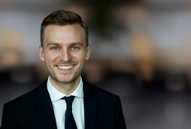 Advokatfuldmægtig hos Lundgrens Frederik Lind Jørgensen Jyske Bank politianmeldt for groft bedrageri og bestikkelse. Bedrageri hvilket er blevet udført af Nicolai Hansen, Jeanett Kofoed-Hansen og med hjælp fra Casper Dam Olsen, Anette Kirkeby og Morten Ulrik Gade og Philip Baruch fra Lund Elmer Sandager advokater, der har hjulpet med eller stået bag økonomisk kriminalitet, Jyske Bank har efterfølgende bestukket Lundgrens advokater til ikke at fremlægge klientens svindel sag mod Jysk Bank. Hvis Jyske Bank ikke vil beskrives som bedrageriske og for at stå bag svindel mod bankens kunder så ring til mig +4522227713 Jyske Bank A/S kender mine beviser og tør derfor ikke beskylde mig for at krænke nogle af de mange kriminelle medarbejdere i Jyske Bank, det eneste Jyske Bank har turdet var den 1. Februar 2019. Hvor Lund Elmer Sandager advokater ved et bestyrelsesmedlem fra Jyske Bank, skrive til deres medvirken og korrupte Lundgrens advokater ved Dan Terkildsen, og dette gør Jyske Bank bag min ryg, hvor den advokat Philip Baruch der gentagende gange har løjet over for retten, har skrevet til Lundgrens advokater med beskyldning for at jeg har begået straffelovens overtrædelser. Jyske Bank er gentagende gange, i mails og på video blevet opfordret til at advokatbistand, måske Henrik Høpner der er ekspert i straffelovens bestemmelser vil hjælpe, jeg har også opfordret Jyske Bank til at kontakte politiet, hvis ikke Jyske Bank har lavet hverken bedrageri eller dokumentfalsk, og ej heller har brugt bestikkelse, vanhjemmel, udnyttelse, misbrug af fuldmagt, mandatsvig og den slags ting, min opfordring til Jyske Bank er at de fortæller mig det, eller at Anders Christian Dam anmoder politiet om at efterforske Jyske Bank for bedrageri. De korrupte Lundgrens advokater vil have 232.000 dkk for ikke at fremlægge klientens svindelsag mod Jyske Bank, og for at skjule og tilbageholder flere processkrifter for klienten, samt for at skjule at Jyske Bank A/S bestak Lundgrens advokater ved returkommission i en opgave om rådgivning som Niels Gram-Hanssen udførte, herefter stod 7 ansatte i Lundgrens advokater som inhabile i selskabets sag mod Jyske Bank, de medarbejdere som Lundgrens ved Dan Terkildsen sætter på sagen mod Jyske Bank er følgende. Mette Marie Nielsen der i dag ansat i Danske Bank A/S. Emil Hald Wendelbo Vinstrøm der er ansat i Rambøll A/S. Derudover har også advokat Sebastian Lysholm Nielsen, Jens Grunnet-Nilsson, Karoline Stampe Eriksen og Pernille Hellesøe været over sagen mod Jyske Bank, ingen har hjulpet klienten med noget. Hvis der er nogle som mener de har rettelser, så i blevet opfordret flere gange til at svare på beskyldningerne, men sandheden er jo nogle gange svær at komme uden om. Beskyldninger mod Jyske Bank der alle er skrevet af selskabets ejer til CEO Anders Christian Dam, og bankdirektørerne som Niels Erik Jakobsen, Per Skovhus eller Peter Schleidt, som kan spørger ejeren Carsten Storbjerg Skaarup om ikke at hænge Jyske Bank A/S koncernen ud som en kriminel organisation, det kræver kun dialog, selskabet der ikke kan bekæmpe korruptionen i Danmark, kan kun gøre opmærksom på problemet, som selv ansatte i Danmarks Nationalbank har sagt er en skandale. I så fald Jyske Bank eller måske Rödstenen advokater vil påstå at selskabets ejer lyver, er Jyske Bank og deres kriminelle medvirkende allerede gentagne gange blevet fremlagt muligheden for at kontakte politiet, og der bede om en efterforskning af de fremlagte oplysninger, hverken Morten Ulrik Gade eller Martin Skovsted-Nielsen der er Juridisk Direktør i Jyske Bank, eller koncernchefen CEO Anders Christian Dam, eller koncernledelsen, Benny Laibach Pedersen, Birger Krøgh Nielsen, Bo Ancher Christensen, Carsten Tirsbæk Madsen, Erik Gadeberg, Erik Qvirin Hansen, Hanne Birgitte Møller, Jes Rosendal, Klaus Naur, Knud Nørbo, Lars Stensgaard Mørch, Lars Waalen Sandberg, Martin Skovsted-Nielsen, Peer Roer Pedersen, Rune Møller, Søren Skyum Elbert, Jens Rahbek, Me Sophie Christensen, Christian Wordenskjold B. Andreasen, Dorthe Kirkeby, Torbjörn Egerdal, tør stille spørgsmålstegn til beviserne. Vedtægter som Højesteretsdommer Kurt Rasmussen fra domstolsstyrelsen sammen med advokater som Birgitte Frølund fra Horten advokater. / Jens Steen Jensen fra Kromann Reumert advokater. selskabet har ved ejeren 16-02-2023. skrevet til ledelsen i Kromann Reumert og forespørger Kromann Reumert, om advokatfirmaet ved ledelsen er enig med Jens Steen Jensens holdninger, advokaterne har ikke svaret, hvilket viser at Kromann Reumert advokater som selskab er enige, med også Jurist Rikke Skadhauge Seerup Krogsgaard tidl. Forbrugerklagenævnet, nu Lægemiddelstyrelsen. og Henrik Hyltoft fra Dansk erhverv der har afgjort en lovreglen, som blot skal stadfæstes i Folketinget, således de er glædende for alle samfundets borger, der måtte have brug for en advokat. Som en direkte følge af de illoyale Lundgrens handlinger der har hjulpet Jyske bank med at lave bedrageri. :-) Ønsker du nogle udskrifter af klage 5. juni 2020. dokumenter eller af advokatnævnets afgørelse 30 juni 2021. så kan i skrive til banknyt@gmail.com mærk. Ønsker at se følgende dokumentation Advokatnævnet har lavet denne beslutning for at dække over korruption i Danmark, og for at dække over Jyske Banks forbrydelser, hvilket er sket som led i nepotisme, kammerateri og sker gennem staten og myndigheder samt partnere for at beskytte statens egne økonomiske interesser i Jyske Bank, og som igen sker på bekostning af retssikkerheden, og fratagelse af danskernes egen ret til at bestemme over deres egen sag eller sager. Jyske Bank skjuler bankens bedrageri, hvilket er udført i forening og derfor er kaldet for organiseret kriminalitet. Find the corrupt Lundgren lawyers here. Lundgrens Advokatpartnerselskab Tuborg Boulevard 12 DK-2900 Hellerup info@lundgrens.dk +45 3525 2535 Lundgrens advokater er korrupte, efter Jyske Bank har bestukket Lundgrens advokater til ikke at fremlægge klients svig påstande mod Jyske Bank, du finder de Lundgrens advokater i Regus Management ejendomme. Mød det korrupte Lundgrens på Tuborg Boulevard 12. 2900 Hellerup. Remember now. A false or corrupt lawyer is a threat to the Danish legal community. :-) Her er de advokat etiske regler som Lundgrens advokater arbejder efter, tør du bruge Lundgrens advokater, tør du stole på Lundgrens advokater, som mener. Det er ikke en overtrædelse af god advokatskik: At det alene er advokaterne, der bestemmer hvad en klient må få fremlagt af påstande og anbringer. Det er ikke en overtrædelse af god advokatskik: At det alene er advokaterne, som bestemmer hvilket beviser en klient må få fremlagt til klientens påstande og anbringer. Det er ikke en overtrædelse af god advokatskik: At advokaten ændrer i klientens påstand, hvis en klient påstår noget er u-sandt, falsk, eller ugyldig, så må advokaten gerne ændre klientens påstand til det modsatte. Det er ikke en overtrædelse af god advokatskik: At advokater ikke svare på klientens henvendelser. Det er ikke en overtrædelse af god advokatskik: At advokater ikke dele sagsøgers processkrifter med klienten. Det er ikke en overtrædelse af god advokatskik: At advokater ikke dele sagsøgtes processkrifter med klienten. Det er ikke en overtrædelse af god advokatskik: At advokater ikke deler alle retsbøger med klienten. Det er ikke en overtrædelse af god advokatskik: At advokater ikke udleverer klienten kopi af alle retsbøger, selv om klienten anmoder advokaten om det. Det er ikke en overtrædelse af god advokatskik: At advokater ikke udleverer klienten kopi af alle retsbøger, selv om klienten anmoder både advokaten, men også domstolen om det. “Hvilket skete ved at anmode domstolen om aktindsigt i sin sag mod Jyske Bank A/S da Lundgrens advokater ikke ville udlevere klienten kopi af alle retsbøger og processkrifter.” Det er ikke en overtrædelse af god advokatskik: At selv om advokater har bekræftet mundtligt, ”eller med optagelse” overfor deres klienter, at disse advokater ikke fremlægger noget for retten, uden klienten er helt enig med advokaten, selv om advokater mod instruks, efterfølgende fremlægge påstande, der ikke er sammenligneligt med klientens påstande. Det er ikke en overtrædelse af god advokatskik: At advokater ændrer i klientens anbringender, selv om klienten har skrevet til advokaten, du må intet fremlægge for domstolen, uden at jeg ”klienten” har godkendt det. Det er ikke en overtrædelse af god advokatskik: At advokater ændrer klientens anbringender, også uden at oplyse klienten noget om det, altså advokater behøver ikke at dele noget af det som advokaten fremlægger med klienten. Det er ikke en overtrædelse af god advokatskik: At advokater indkalder andre vidner end dem klienten har sagt, også uden at oplyse klienten noget om det. Det er ikke en overtrædelse af god advokatskik: At advokater fjerne klientens vidner, også uden at oplyse klienten noget om det. Det er ikke en overtrædelse af god advokatskik: At advokater laver litrerings rod, ved fremlæggelse af bilag, og så efterfølgende beskylder klienten for det. Det er ikke en overtrædelse af god advokatskik: At advokater vildleder klienten. Det er ikke en overtrædelse af god advokatskik: At advokater skriver ydelser på en klient, så som taxaregninger på en klient, selv om det ikke vedrører klienten. Det er ikke en overtrædelse af god advokatskik: At advokater ikke svare klienten på spørgsmål der omhandler spørgsmål, hvorvidt andre advokater fra samme advokatkontoret, måtte have arbejder for den samme virksomhed, som klientens advokaten er ansat til at fremlægge en svig og falsk sag imod. Det er ikke en overtrædelse af god advokatskik: At advokater ikke svare deres klienter på spørgsmål, og som advokaten bagefter tager honorar / betaling for ikke at svare på det deres klienter spørger om. Det er ikke en overtrædelse af god advokatskik: At advokater skjuler overfor deres klienter, når retten har skrevet til advokaten at retten vil se bort fra klientens egne fremlagte skriftlige vidneforklaringer, med klientens påstande og bilag som understøtter klientens forklaring, hvilket klienten selv sendte til retten, efter advokaten desværre glemte at fremlægge klientens påstande for retten. Det er ikke en overtrædelse af god advokatskik: At en advokat opfordrer en klient til at fortsætte med at udføre handlinger, som modpartens advokat i en sag, har skrevet til klientens advokat er strafbar handling. Det er ikke en overtrædelse af god advokatskik: At en advokat tilbageholder breve for klienten, hvori klienten beskyldes for at begå strafbar handling, eftersom advokater ikke behøver oplyse klienten om at klienten, beskyldes for at for at overtræde straffeloven. Det er ikke en overtrædelse af god advokatskik: At bryde tavshedspligten ved i retsforhold, ikke at skjule mailadresser som er sendt BBC. og som klienten naturligt ønsker skjult. Hilsen Jyske Bank bilen som den konservative Dan Terkildsen elsker Jyske Bank bilen.