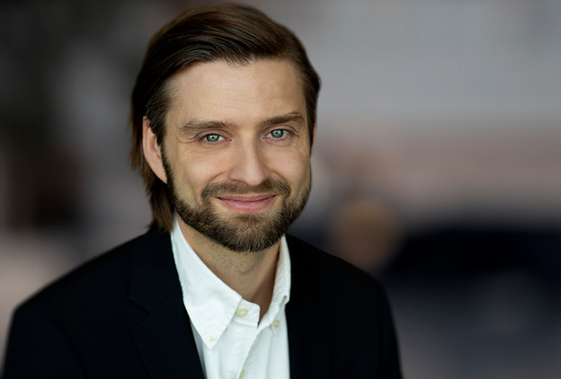 Attorney and partner at Lundgrens Søren Danelund Reipurth Jyske Bank politianmeldt for groft bedrageri og bestikkelse. Bedrageri hvilket er blevet udført af Nicolai Hansen, Jeanett Kofoed-Hansen og med hjælp fra Casper Dam Olsen, Anette Kirkeby og Morten Ulrik Gade og Philip Baruch fra Lund Elmer Sandager advokater, der har hjulpet med eller stået bag økonomisk kriminalitet, Jyske Bank har efterfølgende bestukket Lundgrens advokater til ikke at fremlægge klientens svindel sag mod Jysk Bank. Hvis Jyske Bank ikke vil beskrives som bedrageriske og for at stå bag svindel mod bankens kunder så ring til mig +4522227713 Jyske Bank A/S kender mine beviser og tør derfor ikke beskylde mig for at krænke nogle af de mange kriminelle medarbejdere i Jyske Bank, det eneste Jyske Bank har turdet var den 1. Februar 2019. Hvor Lund Elmer Sandager advokater ved et bestyrelsesmedlem fra Jyske Bank, skrive til deres medvirken og korrupte Lundgrens advokater ved Dan Terkildsen, og dette gør Jyske Bank bag min ryg, hvor den advokat Philip Baruch der gentagende gange har løjet over for retten, har skrevet til Lundgrens advokater med beskyldning for at jeg har begået straffelovens overtrædelser. Jyske Bank er gentagende gange, i mails og på video blevet opfordret til at advokatbistand, måske Henrik Høpner der er ekspert i straffelovens bestemmelser vil hjælpe, jeg har også opfordret Jyske Bank til at kontakte politiet, hvis ikke Jyske Bank har lavet hverken bedrageri eller dokumentfalsk, og ej heller har brugt bestikkelse, vanhjemmel, udnyttelse, misbrug af fuldmagt, mandatsvig og den slags ting, min opfordring til Jyske Bank er at de fortæller mig det, eller at Anders Christian Dam anmoder politiet om at efterforske Jyske Bank for bedrageri. De korrupte Lundgrens advokater vil have 232.000 dkk for ikke at fremlægge klientens svindelsag mod Jyske Bank, og for at skjule og tilbageholder flere processkrifter for klienten, samt for at skjule at Jyske Bank A/S bestak Lundgrens advokater ved returkommission i en opgave om rådgivning som Niels Gram-Hanssen udførte, herefter stod 7 ansatte i Lundgrens advokater som inhabile i selskabets sag mod Jyske Bank, de medarbejdere som Lundgrens ved Dan Terkildsen sætter på sagen mod Jyske Bank er følgende. Mette Marie Nielsen der i dag ansat i Danske Bank A/S. Emil Hald Wendelbo Vinstrøm der er ansat i Rambøll A/S. Derudover har også advokat Sebastian Lysholm Nielsen, Jens Grunnet-Nilsson, Karoline Stampe Eriksen og Pernille Hellesøe været over sagen mod Jyske Bank, ingen har hjulpet klienten med noget. Hvis der er nogle som mener de har rettelser, så i blevet opfordret flere gange til at svare på beskyldningerne, men sandheden er jo nogle gange svær at komme uden om. Beskyldninger mod Jyske Bank der alle er skrevet af selskabets ejer til CEO Anders Christian Dam, og bankdirektørerne som Niels Erik Jakobsen, Per Skovhus eller Peter Schleidt, som kan spørger ejeren Carsten Storbjerg Skaarup om ikke at hænge Jyske Bank A/S koncernen ud som en kriminel organisation, det kræver kun dialog, selskabet der ikke kan bekæmpe korruptionen i Danmark, kan kun gøre opmærksom på problemet, som selv ansatte i Danmarks Nationalbank har sagt er en skandale. I så fald Jyske Bank eller måske Rödstenen advokater vil påstå at selskabets ejer lyver, er Jyske Bank og deres kriminelle medvirkende allerede gentagne gange blevet fremlagt muligheden for at kontakte politiet, og der bede om en efterforskning af de fremlagte oplysninger, hverken Morten Ulrik Gade eller Martin Skovsted-Nielsen der er Juridisk Direktør i Jyske Bank, eller koncernchefen CEO Anders Christian Dam, eller koncernledelsen, Benny Laibach Pedersen, Birger Krøgh Nielsen, Bo Ancher Christensen, Carsten Tirsbæk Madsen, Erik Gadeberg, Erik Qvirin Hansen, Hanne Birgitte Møller, Jes Rosendal, Klaus Naur, Knud Nørbo, Lars Stensgaard Mørch, Lars Waalen Sandberg, Martin Skovsted-Nielsen, Peer Roer Pedersen, Rune Møller, Søren Skyum Elbert, Jens Rahbek, Me Sophie Christensen, Christian Wordenskjold B. Andreasen, Dorthe Kirkeby, Torbjörn Egerdal, tør stille spørgsmålstegn til beviserne. Vedtægter som Højesteretsdommer Kurt Rasmussen fra domstolsstyrelsen sammen med advokater som Birgitte Frølund fra Horten advokater. / Jens Steen Jensen fra Kromann Reumert advokater. selskabet har ved ejeren 16-02-2023. skrevet til ledelsen i Kromann Reumert og forespørger Kromann Reumert, om advokatfirmaet ved ledelsen er enig med Jens Steen Jensens holdninger, advokaterne har ikke svaret, hvilket viser at Kromann Reumert advokater som selskab er enige, med også Jurist Rikke Skadhauge Seerup Krogsgaard tidl. Forbrugerklagenævnet, nu Lægemiddelstyrelsen. og Henrik Hyltoft fra Dansk erhverv der har afgjort en lovreglen, som blot skal stadfæstes i Folketinget, således de er glædende for alle samfundets borger, der måtte have brug for en advokat. Som en direkte følge af de illoyale Lundgrens handlinger der har hjulpet Jyske bank med at lave bedrageri. :-) Ønsker du nogle udskrifter af klage 5. juni 2020. dokumenter eller af advokatnævnets afgørelse 30 juni 2021. så kan i skrive til banknyt@gmail.com mærk. Ønsker at se følgende dokumentation Advokatnævnet har lavet denne beslutning for at dække over korruption i Danmark, og for at dække over Jyske Banks forbrydelser, hvilket er sket som led i nepotisme, kammerateri og sker gennem staten og myndigheder samt partnere for at beskytte statens egne økonomiske interesser i Jyske Bank, og som igen sker på bekostning af retssikkerheden, og fratagelse af danskernes egen ret til at bestemme over deres egen sag eller sager. Jyske Bank skjuler bankens bedrageri, hvilket er udført i forening og derfor er kaldet for organiseret kriminalitet. Find the corrupt Lundgren lawyers here. Lundgrens Advokatpartnerselskab Tuborg Boulevard 12 DK-2900 Hellerup info@lundgrens.dk +45 3525 2535 Lundgrens advokater er korrupte, efter Jyske Bank har bestukket Lundgrens advokater til ikke at fremlægge klients svig påstande mod Jyske Bank, du finder de Lundgrens advokater i Regus Management ejendomme. Mød det korrupte Lundgrens på Tuborg Boulevard 12. 2900 Hellerup. Remember now. A false or corrupt lawyer is a threat to the Danish legal community. :-) Her er de advokat etiske regler som Lundgrens advokater arbejder efter, tør du bruge Lundgrens advokater, tør du stole på Lundgrens advokater, som mener. Det er ikke en overtrædelse af god advokatskik: At det alene er advokaterne, der bestemmer hvad en klient må få fremlagt af påstande og anbringer. Det er ikke en overtrædelse af god advokatskik: At det alene er advokaterne, som bestemmer hvilket beviser en klient må få fremlagt til klientens påstande og anbringer. Det er ikke en overtrædelse af god advokatskik: At advokaten ændrer i klientens påstand, hvis en klient påstår noget er u-sandt, falsk, eller ugyldig, så må advokaten gerne ændre klientens påstand til det modsatte. Det er ikke en overtrædelse af god advokatskik: At advokater ikke svare på klientens henvendelser. Det er ikke en overtrædelse af god advokatskik: At advokater ikke dele sagsøgers processkrifter med klienten. Det er ikke en overtrædelse af god advokatskik: At advokater ikke dele sagsøgtes processkrifter med klienten. Det er ikke en overtrædelse af god advokatskik: At advokater ikke deler alle retsbøger med klienten. Det er ikke en overtrædelse af god advokatskik: At advokater ikke udleverer klienten kopi af alle retsbøger, selv om klienten anmoder advokaten om det. Det er ikke en overtrædelse af god advokatskik: At advokater ikke udleverer klienten kopi af alle retsbøger, selv om klienten anmoder både advokaten, men også domstolen om det. “Hvilket skete ved at anmode domstolen om aktindsigt i sin sag mod Jyske Bank A/S da Lundgrens advokater ikke ville udlevere klienten kopi af alle retsbøger og processkrifter.” Det er ikke en overtrædelse af god advokatskik: At selv om advokater har bekræftet mundtligt, ”eller med optagelse” overfor deres klienter, at disse advokater ikke fremlægger noget for retten, uden klienten er helt enig med advokaten, selv om advokater mod instruks, efterfølgende fremlægge påstande, der ikke er sammenligneligt med klientens påstande. Det er ikke en overtrædelse af god advokatskik: At advokater ændrer i klientens anbringender, selv om klienten har skrevet til advokaten, du må intet fremlægge for domstolen, uden at jeg ”klienten” har godkendt det. Det er ikke en overtrædelse af god advokatskik: At advokater ændrer klientens anbringender, også uden at oplyse klienten noget om det, altså advokater behøver ikke at dele noget af det som advokaten fremlægger med klienten. Det er ikke en overtrædelse af god advokatskik: At advokater indkalder andre vidner end dem klienten har sagt, også uden at oplyse klienten noget om det. Det er ikke en overtrædelse af god advokatskik: At advokater fjerne klientens vidner, også uden at oplyse klienten noget om det. Det er ikke en overtrædelse af god advokatskik: At advokater laver litrerings rod, ved fremlæggelse af bilag, og så efterfølgende beskylder klienten for det. Det er ikke en overtrædelse af god advokatskik: At advokater vildleder klienten. Det er ikke en overtrædelse af god advokatskik: At advokater skriver ydelser på en klient, så som taxaregninger på en klient, selv om det ikke vedrører klienten. Det er ikke en overtrædelse af god advokatskik: At advokater ikke svare klienten på spørgsmål der omhandler spørgsmål, hvorvidt andre advokater fra samme advokatkontoret, måtte have arbejder for den samme virksomhed, som klientens advokaten er ansat til at fremlægge en svig og falsk sag imod. Det er ikke en overtrædelse af god advokatskik: At advokater ikke svare deres klienter på spørgsmål, og som advokaten bagefter tager honorar / betaling for ikke at svare på det deres klienter spørger om. Det er ikke en overtrædelse af god advokatskik: At advokater skjuler overfor deres klienter, når retten har skrevet til advokaten at retten vil se bort fra klientens egne fremlagte skriftlige vidneforklaringer, med klientens påstande og bilag som understøtter klientens forklaring, hvilket klienten selv sendte til retten, efter advokaten desværre glemte at fremlægge klientens påstande for retten. Det er ikke en overtrædelse af god advokatskik: At en advokat opfordrer en klient til at fortsætte med at udføre handlinger, som modpartens advokat i en sag, har skrevet til klientens advokat er strafbar handling. Det er ikke en overtrædelse af god advokatskik: At en advokat tilbageholder breve for klienten, hvori klienten beskyldes for at begå strafbar handling, eftersom advokater ikke behøver oplyse klienten om at klienten, beskyldes for at for at overtræde straffeloven. Det er ikke en overtrædelse af god advokatskik: At bryde tavshedspligten ved i retsforhold, ikke at skjule mailadresser som er sendt BBC. og som klienten naturligt ønsker skjult. Hilsen Jyske Bank bilen som den konservative Dan Terkildsen elsker Jyske Bank bilen.