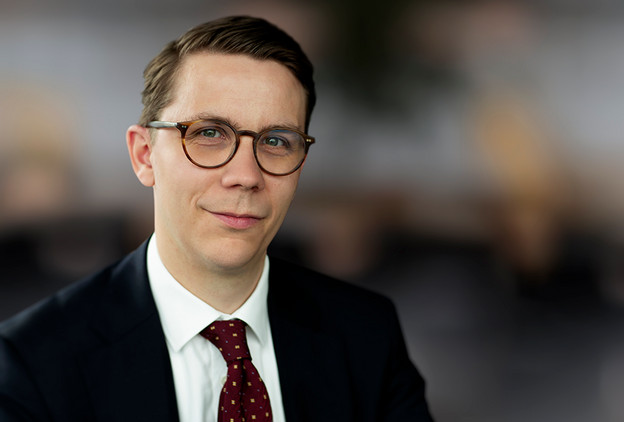 Advokat hos Lundgrens William Steen HansenJyske Bank politianmeldt for groft bedrageri og bestikkelse. Bedrageri hvilket er blevet udført af Nicolai Hansen, Jeanett Kofoed-Hansen og med hjælp fra Casper Dam Olsen, Anette Kirkeby og Morten Ulrik Gade og Philip Baruch fra Lund Elmer Sandager advokater, der har hjulpet med eller stået bag økonomisk kriminalitet, Jyske Bank har efterfølgende bestukket Lundgrens advokater til ikke at fremlægge klientens svindel sag mod Jysk Bank. Hvis Jyske Bank ikke vil beskrives som bedrageriske og for at stå bag svindel mod bankens kunder så ring til mig +4522227713 Jyske Bank A/S kender mine beviser og tør derfor ikke beskylde mig for at krænke nogle af de mange kriminelle medarbejdere i Jyske Bank, det eneste Jyske Bank har turdet var den 1. Februar 2019. Hvor Lund Elmer Sandager advokater ved et bestyrelsesmedlem fra Jyske Bank, skrive til deres medvirken og korrupte Lundgrens advokater ved Dan Terkildsen, og dette gør Jyske Bank bag min ryg, hvor den advokat Philip Baruch der gentagende gange har løjet over for retten, har skrevet til Lundgrens advokater med beskyldning for at jeg har begået straffelovens overtrædelser. Jyske Bank er gentagende gange, i mails og på video blevet opfordret til at advokatbistand, måske Henrik Høpner der er ekspert i straffelovens bestemmelser vil hjælpe, jeg har også opfordret Jyske Bank til at kontakte politiet, hvis ikke Jyske Bank har lavet hverken bedrageri eller dokumentfalsk, og ej heller har brugt bestikkelse, vanhjemmel, udnyttelse, misbrug af fuldmagt, mandatsvig og den slags ting, min opfordring til Jyske Bank er at de fortæller mig det, eller at Anders Christian Dam anmoder politiet om at efterforske Jyske Bank for bedrageri. De korrupte Lundgrens advokater vil have 232.000 dkk for ikke at fremlægge klientens svindelsag mod Jyske Bank, og for at skjule og tilbageholder flere processkrifter for klienten, samt for at skjule at Jyske Bank A/S bestak Lundgrens advokater ved returkommission i en opgave om rådgivning som Niels Gram-Hanssen udførte, herefter stod 7 ansatte i Lundgrens advokater som inhabile i selskabets sag mod Jyske Bank, de medarbejdere som Lundgrens ved Dan Terkildsen sætter på sagen mod Jyske Bank er følgende. Mette Marie Nielsen der i dag ansat i Danske Bank A/S. Emil Hald Wendelbo Vinstrøm der er ansat i Rambøll A/S. Derudover har også advokat Sebastian Lysholm Nielsen, Jens Grunnet-Nilsson, Karoline Stampe Eriksen og Pernille Hellesøe været over sagen mod Jyske Bank, ingen har hjulpet klienten med noget. Hvis der er nogle som mener de har rettelser, så i blevet opfordret flere gange til at svare på beskyldningerne, men sandheden er jo nogle gange svær at komme uden om. Beskyldninger mod Jyske Bank der alle er skrevet af selskabets ejer til CEO Anders Christian Dam, og bankdirektørerne som Niels Erik Jakobsen, Per Skovhus eller Peter Schleidt, som kan spørger ejeren Carsten Storbjerg Skaarup om ikke at hænge Jyske Bank A/S koncernen ud som en kriminel organisation, det kræver kun dialog, selskabet der ikke kan bekæmpe korruptionen i Danmark, kan kun gøre opmærksom på problemet, som selv ansatte i Danmarks Nationalbank har sagt er en skandale. I så fald Jyske Bank eller måske Rödstenen advokater vil påstå at selskabets ejer lyver, er Jyske Bank og deres kriminelle medvirkende allerede gentagne gange blevet fremlagt muligheden for at kontakte politiet, og der bede om en efterforskning af de fremlagte oplysninger, hverken Morten Ulrik Gade eller Martin Skovsted-Nielsen der er Juridisk Direktør i Jyske Bank, eller koncernchefen CEO Anders Christian Dam, eller koncernledelsen, Benny Laibach Pedersen, Birger Krøgh Nielsen, Bo Ancher Christensen, Carsten Tirsbæk Madsen, Erik Gadeberg, Erik Qvirin Hansen, Hanne Birgitte Møller, Jes Rosendal, Klaus Naur, Knud Nørbo, Lars Stensgaard Mørch, Lars Waalen Sandberg, Martin Skovsted-Nielsen, Peer Roer Pedersen, Rune Møller, Søren Skyum Elbert, Jens Rahbek, Me Sophie Christensen, Christian Wordenskjold B. Andreasen, Dorthe Kirkeby, Torbjörn Egerdal, tør stille spørgsmålstegn til beviserne. Vedtægter som Højesteretsdommer Kurt Rasmussen fra domstolsstyrelsen sammen med advokater som Birgitte Frølund fra Horten advokater. / Jens Steen Jensen fra Kromann Reumert advokater. selskabet har ved ejeren 16-02-2023. skrevet til ledelsen i Kromann Reumert og forespørger Kromann Reumert, om advokatfirmaet ved ledelsen er enig med Jens Steen Jensens holdninger, advokaterne har ikke svaret, hvilket viser at Kromann Reumert advokater som selskab er enige, med også Jurist Rikke Skadhauge Seerup Krogsgaard tidl. Forbrugerklagenævnet, nu Lægemiddelstyrelsen. og Henrik Hyltoft fra Dansk erhverv der har afgjort en lovreglen, som blot skal stadfæstes i Folketinget, således de er glædende for alle samfundets borger, der måtte have brug for en advokat. Som en direkte følge af de illoyale Lundgrens handlinger der har hjulpet Jyske bank med at lave bedrageri. :-) Ønsker du nogle udskrifter af klage 5. juni 2020. dokumenter eller af advokatnævnets afgørelse 30 juni 2021. så kan i skrive til banknyt@gmail.com mærk. Ønsker at se følgende dokumentation Advokatnævnet har lavet denne beslutning for at dække over korruption i Danmark, og for at dække over Jyske Banks forbrydelser, hvilket er sket som led i nepotisme, kammerateri og sker gennem staten og myndigheder samt partnere for at beskytte statens egne økonomiske interesser i Jyske Bank, og som igen sker på bekostning af retssikkerheden, og fratagelse af danskernes egen ret til at bestemme over deres egen sag eller sager. Jyske Bank skjuler bankens bedrageri, hvilket er udført i forening og derfor er kaldet for organiseret kriminalitet. Find the corrupt Lundgren lawyers here. Lundgrens Advokatpartnerselskab Tuborg Boulevard 12 DK-2900 Hellerup info@lundgrens.dk +45 3525 2535 Lundgrens advokater er korrupte, efter Jyske Bank har bestukket Lundgrens advokater til ikke at fremlægge klients svig påstande mod Jyske Bank, du finder de Lundgrens advokater i Regus Management ejendomme. Mød det korrupte Lundgrens på Tuborg Boulevard 12. 2900 Hellerup. Remember now. A false or corrupt lawyer is a threat to the Danish legal community. :-) Her er de advokat etiske regler som Lundgrens advokater arbejder efter, tør du bruge Lundgrens advokater, tør du stole på Lundgrens advokater, som mener. Det er ikke en overtrædelse af god advokatskik: At det alene er advokaterne, der bestemmer hvad en klient må få fremlagt af påstande og anbringer. Det er ikke en overtrædelse af god advokatskik: At det alene er advokaterne, som bestemmer hvilket beviser en klient må få fremlagt til klientens påstande og anbringer. Det er ikke en overtrædelse af god advokatskik: At advokaten ændrer i klientens påstand, hvis en klient påstår noget er u-sandt, falsk, eller ugyldig, så må advokaten gerne ændre klientens påstand til det modsatte. Det er ikke en overtrædelse af god advokatskik: At advokater ikke svare på klientens henvendelser. Det er ikke en overtrædelse af god advokatskik: At advokater ikke dele sagsøgers processkrifter med klienten. Det er ikke en overtrædelse af god advokatskik: At advokater ikke dele sagsøgtes processkrifter med klienten. Det er ikke en overtrædelse af god advokatskik: At advokater ikke deler alle retsbøger med klienten. Det er ikke en overtrædelse af god advokatskik: At advokater ikke udleverer klienten kopi af alle retsbøger, selv om klienten anmoder advokaten om det. Det er ikke en overtrædelse af god advokatskik: At advokater ikke udleverer klienten kopi af alle retsbøger, selv om klienten anmoder både advokaten, men også domstolen om det. “Hvilket skete ved at anmode domstolen om aktindsigt i sin sag mod Jyske Bank A/S da Lundgrens advokater ikke ville udlevere klienten kopi af alle retsbøger og processkrifter.” Det er ikke en overtrædelse af god advokatskik: At selv om advokater har bekræftet mundtligt, ”eller med optagelse” overfor deres klienter, at disse advokater ikke fremlægger noget for retten, uden klienten er helt enig med advokaten, selv om advokater mod instruks, efterfølgende fremlægge påstande, der ikke er sammenligneligt med klientens påstande. Det er ikke en overtrædelse af god advokatskik: At advokater ændrer i klientens anbringender, selv om klienten har skrevet til advokaten, du må intet fremlægge for domstolen, uden at jeg ”klienten” har godkendt det. Det er ikke en overtrædelse af god advokatskik: At advokater ændrer klientens anbringender, også uden at oplyse klienten noget om det, altså advokater behøver ikke at dele noget af det som advokaten fremlægger med klienten. Det er ikke en overtrædelse af god advokatskik: At advokater indkalder andre vidner end dem klienten har sagt, også uden at oplyse klienten noget om det. Det er ikke en overtrædelse af god advokatskik: At advokater fjerne klientens vidner, også uden at oplyse klienten noget om det. Det er ikke en overtrædelse af god advokatskik: At advokater laver litrerings rod, ved fremlæggelse af bilag, og så efterfølgende beskylder klienten for det. Det er ikke en overtrædelse af god advokatskik: At advokater vildleder klienten. Det er ikke en overtrædelse af god advokatskik: At advokater skriver ydelser på en klient, så som taxaregninger på en klient, selv om det ikke vedrører klienten. Det er ikke en overtrædelse af god advokatskik: At advokater ikke svare klienten på spørgsmål der omhandler spørgsmål, hvorvidt andre advokater fra samme advokatkontoret, måtte have arbejder for den samme virksomhed, som klientens advokaten er ansat til at fremlægge en svig og falsk sag imod. Det er ikke en overtrædelse af god advokatskik: At advokater ikke svare deres klienter på spørgsmål, og som advokaten bagefter tager honorar / betaling for ikke at svare på det deres klienter spørger om. Det er ikke en overtrædelse af god advokatskik: At advokater skjuler overfor deres klienter, når retten har skrevet til advokaten at retten vil se bort fra klientens egne fremlagte skriftlige vidneforklaringer, med klientens påstande og bilag som understøtter klientens forklaring, hvilket klienten selv sendte til retten, efter advokaten desværre glemte at fremlægge klientens påstande for retten. Det er ikke en overtrædelse af god advokatskik: At en advokat opfordrer en klient til at fortsætte med at udføre handlinger, som modpartens advokat i en sag, har skrevet til klientens advokat er strafbar handling. Det er ikke en overtrædelse af god advokatskik: At en advokat tilbageholder breve for klienten, hvori klienten beskyldes for at begå strafbar handling, eftersom advokater ikke behøver oplyse klienten om at klienten, beskyldes for at for at overtræde straffeloven. Det er ikke en overtrædelse af god advokatskik: At bryde tavshedspligten ved i retsforhold, ikke at skjule mailadresser som er sendt BBC. og som klienten naturligt ønsker skjult. Hilsen Jyske Bank bilen som den konservative Dan Terkildsen elsker Jyske Bank bilen. Sagen nr. 0100-83966-00085-16. Selskabet har ved advokat tidligere i påsken 23-03-2016. i politianmeldt Jyske Bank ved Nicolai Hansen og Casper Dam Olsen for blandet andet udnyttelse og bedrageri, dette er samtidig 23-03-2016. fuld op af ejerens tilføjet fremlæggelse, der den 28-06-2016. Fremlægger yderligere strafbare forhold som Jyske Bank A/S ved hjælp af Nicolai Hansen og Jeanett Kofoed-Hansen, samt som også Casper Dam Olsen har stået bag. Hvis der er nogle som mener de har rettelser, så er i blevet opfordret flere gange til at svare beskyldningerne, men sandheden er nogle gange svær at komme uden om. Dette er skrevet og formidlet af ejeren af selskabets i den nok sidste ledelse beretning, beskyldninger mod Jyske Bank der alle skrevet direkte af selskabets ejer, hvilket naturligvis ikke ophører blot fordi selskabet er blevet solgt eller bare ikke længere findes, dog med undtagelse hvis Jyske Banks direktion ved eksempelvis ved CEO Anders Christian Dam, og eller hvis en af bankdirektørerne som Niels Erik Jakobsen, Per Skovhus eller Peter Schleidt anoder ejeren Carsten Storbjerg Skaarup om ikke at hænge Jyske Bank A/S koncernen ud som en kriminel organisation, det kræver kun dialog, selskabet kan ikke bekæmpe korruptionen i Danmark, men kan kun gøre opmærksom på problemet, som selv ansatte i Danmarks Nationalbank har sagt er en skandale. I så fald Jyske Bank eller måske Rödstenen advokater vil påstå at selskabets ejer lyver, er Jyske Bank og deres medvirkende allerede gentagne gange blevet fremlagt muligheden for at kontakte politiet, og der bede om en efterforskning af ejerens fremlagte oplysninger, hverken Martin Skovsted-Nielsen der er Juridisk Direktør i Jyske Bank, eller koncernchefen CEO Anders Christian Dam har turde stille spørgsmålstegn til beviserne. Vedtægter som Højesteretsdommer Kurt Rasmussen fra domstolsstyrelsen sammen med advokater som Birgitte Frølund fra Horten advokater. / Jens Steen Jensen fra Kromann Reumert advokater. selskabet har ved ejeren 16-02-2023. skrevet til ledelsen i Kromann Reumert og forespørger Kromann Reumert, om advokatfirmaet ved ledelsen er enig med Jens Steen Jensens holdninger, advokaterne har ikke svaret, hvilket viser at Kromann Reumert advokater som selskab er enige, med også Jurist Rikke Skadhauge Seerup Krogsgaard tidl. Forbrugerklagenævnet, nu Lægemiddelstyrelsen. og Henrik Hyltoft fra Dansk erhverv der har afgjort en lovreglen, som blot skal stadfæstes i Folketinget, således de er glædende for alle samfundets borger, der måtte have brug for en advokat. Som en diræke følge af de illoyale Lundgrens handlinger der har hjulpet Jyske bank med at lave bedrageri. Det er ikke en overtrædelse af god advokatskik: At det alene er advokaterne, der bestemmer hvad en klient må få fremlagt af påstande og anbringer. Det er ikke en overtrædelse af god advokatskik: At det alene er advokaterne, som bestemmer hvilket beviser en klient må få fremlagt til klientens påstande og anbringer. Det er ikke en overtrædelse af god advokatskik: At advokaten ændrer i klientens påstand, hvis en klient påstår noget er u-sandt, falsk, eller ugyldig, så må advokaten gerne ændre klientens påstand til det modsatte. Det er ikke en overtrædelse af god advokatskik: At advokater ikke svare på klientens henvendelser. Det er ikke en overtrædelse af god advokatskik: At advokater ikke dele sagsøgers processkrifter med klienten. Det er ikke en overtrædelse af god advokatskik: At advokater ikke dele sagsøgtes processkrifter med klienten. Det er ikke en overtrædelse af god advokatskik: At advokater ikke deler alle retsbøger med klienten. Det er ikke en overtrædelse af god advokatskik: At advokater ikke udleverer klienten kopi af alle retsbøger, selv om klienten anmoder advokaten om det. Det er ikke en overtrædelse af god advokatskik: At advokater ikke udleverer klienten kopi af alle retsbøger, selv om klienten anmoder både advokaten, men også domstolen om det. “Hvilket skete ved at anmode domstolen om aktindsigt i sin sag mod Jyske Bank A/S da Lundgrens advokater ikke ville udlevere klienten kopi af alle retsbøger og processkrifter.” Det er ikke en overtrædelse af god advokatskik: At selv om advokater har bekræftet mundtligt, ”eller med optagelse” overfor deres klienter, at disse advokater ikke fremlægger noget for retten, uden klienten er helt enig med advokaten, selv om advokater mod instruks, efterfølgende fremlægge påstande, der ikke er sammenligneligt med klientens påstande. Det er ikke en overtrædelse af god advokatskik: At advokater ændrer i klientens anbringender, selv om klienten har skrevet til advokaten, du må intet fremlægge for domstolen, uden at jeg ”klienten” har godkendt det. Det er ikke en overtrædelse af god advokatskik: At advokater ændrer klientens anbringender, også uden at oplyse klienten noget om det, altså advokater behøver ikke at dele noget af det som advokaten fremlægger med klienten. Det er ikke en overtrædelse af god advokatskik: At advokater indkalder andre vidner end dem klienten har sagt, også uden at oplyse klienten noget om det. Det er ikke en overtrædelse af god advokatskik: At advokater fjerne klientens vidner, også uden at oplyse klienten noget om det. Det er ikke en overtrædelse af god advokatskik: At advokater laver litrerings rod, ved fremlæggelse af bilag, og så efterfølgende beskylder klienten for det. Det er ikke en overtrædelse af god advokatskik: At advokater vildleder klienten. Det er ikke en overtrædelse af god advokatskik: At advokater skriver ydelser på en klient, så som taxaregninger på en klient, selv om det ikke vedrører klienten. Det er ikke en overtrædelse af god advokatskik: At advokater ikke svare klienten på spørgsmål der omhandler spørgsmål, hvorvidt andre advokater fra samme advokatkontoret, måtte have arbejder for den samme virksomhed, som klientens advokaten er ansat til at fremlægge en svig og falsk sag imod. Det er ikke en overtrædelse af god advokatskik: At advokater ikke svare deres klienter på spørgsmål, og som advokaten bagefter tager honorar / betaling for ikke at svare på det deres klienter spørger om. Det er ikke en overtrædelse af god advokatskik: At advokater skjuler overfor deres klienter, når retten har skrevet til advokaten at retten vil se bort fra klientens egne fremlagte skriftlige vidneforklaringer, med klientens påstande og bilag som understøtter klientens forklaring, hvilket klienten selv sendte til retten, efter advokaten desværre glemte at fremlægge klientens påstande for retten. Det er ikke en overtrædelse af god advokatskik: At en advokat opfordrer en klient til at fortsætte med at udføre handlinger, som modpartens advokat i en sag, har skrevet til klientens advokat er strafbar handling. Det er ikke en overtrædelse af god advokatskik: At en advokat tilbageholder breve for klienten, hvori klienten beskyldes for at begå strafbar handling, eftersom advokater ikke behøver oplyse klienten om at klienten, beskyldes for at for at overtræde straffeloven. Det er ikke en overtrædelse af god advokatskik: At bryde tavshedspligten ved i retsforhold, ikke at skjule mailadresser som er sendt BBC. og som klienten naturligt ønsker skjult. Ønsker du nogle udskrifter af klage 5. juni 2020. dokumenter eller af advokatnævnets afgørelse 30 juni 2021. så kan i skrive til banknyt@gmail.com mærk. Ønsker at se følgende dokumentation Advokatnævnet har lavet denne beslutning for at dække over korruption i Danmark, og for at dække over Jyske Banks forbrydelser, hvilket er sket som led i nepotisme, kammerateri og sker gennem staten og myndigheder samt partnere for at beskytte statens egne økonomiske interesser i Jyske Bank, og som igen sker på bekostning af retssikkerheden, og fratagelse af danskernes egen ret til at bestemme over deres egen sag eller sager.